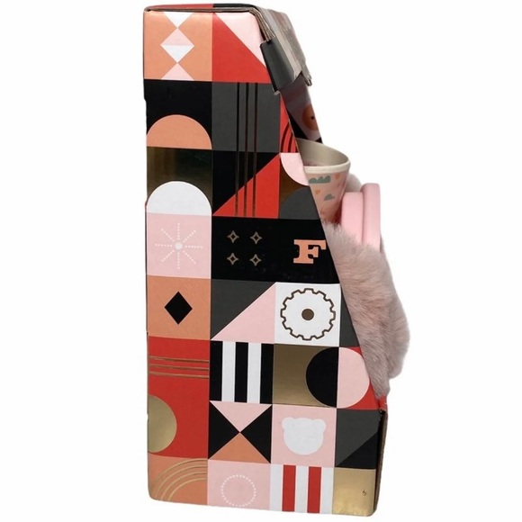 FAO Schwartz Travel Mug & Earmuffs Set - Picture 8 of 11